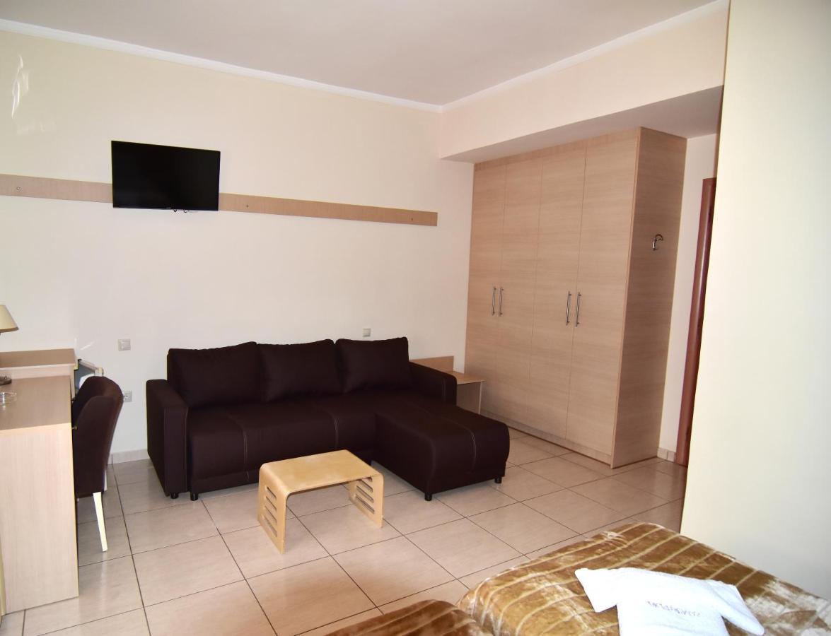Iridanos Hotell Antikyra Exteriör bild