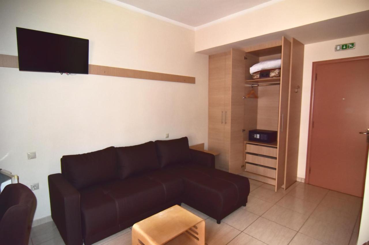 Iridanos Hotell Antikyra Exteriör bild