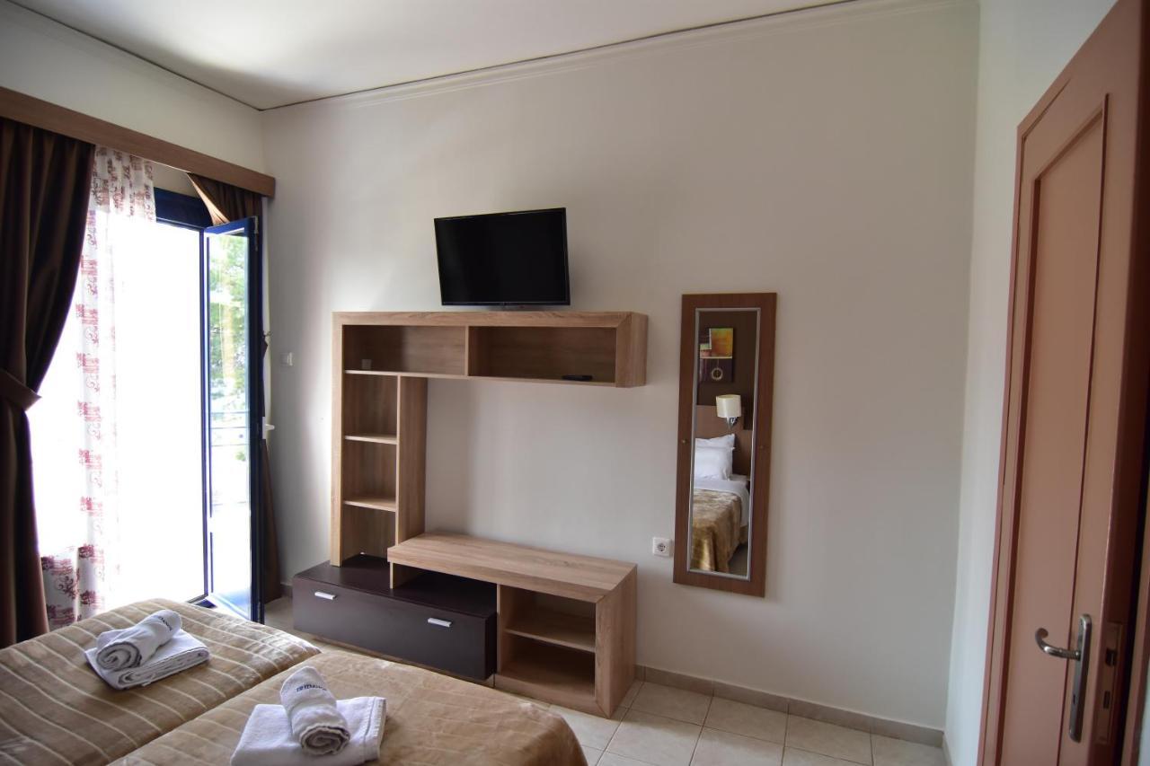 Iridanos Hotell Antikyra Exteriör bild