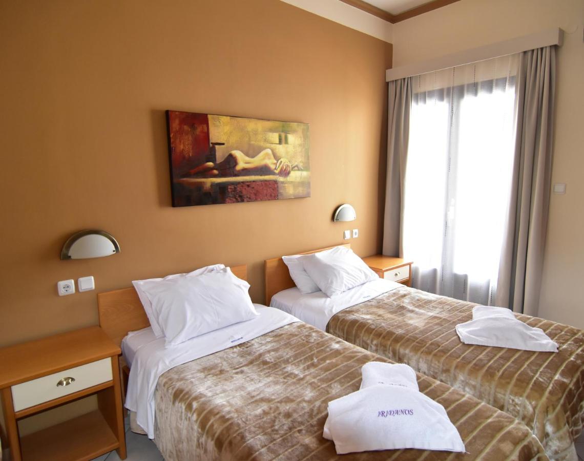 Iridanos Hotell Antikyra Exteriör bild