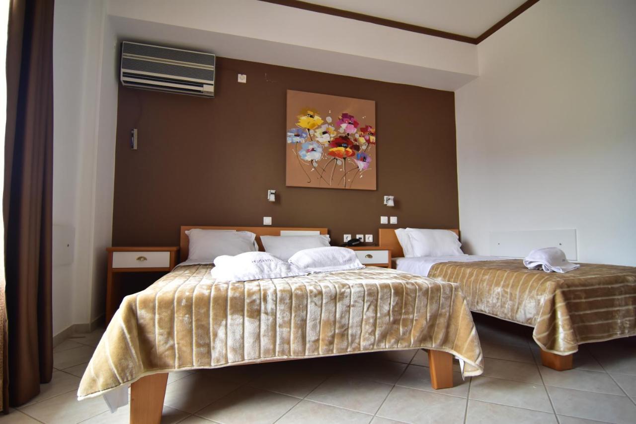 Iridanos Hotell Antikyra Exteriör bild