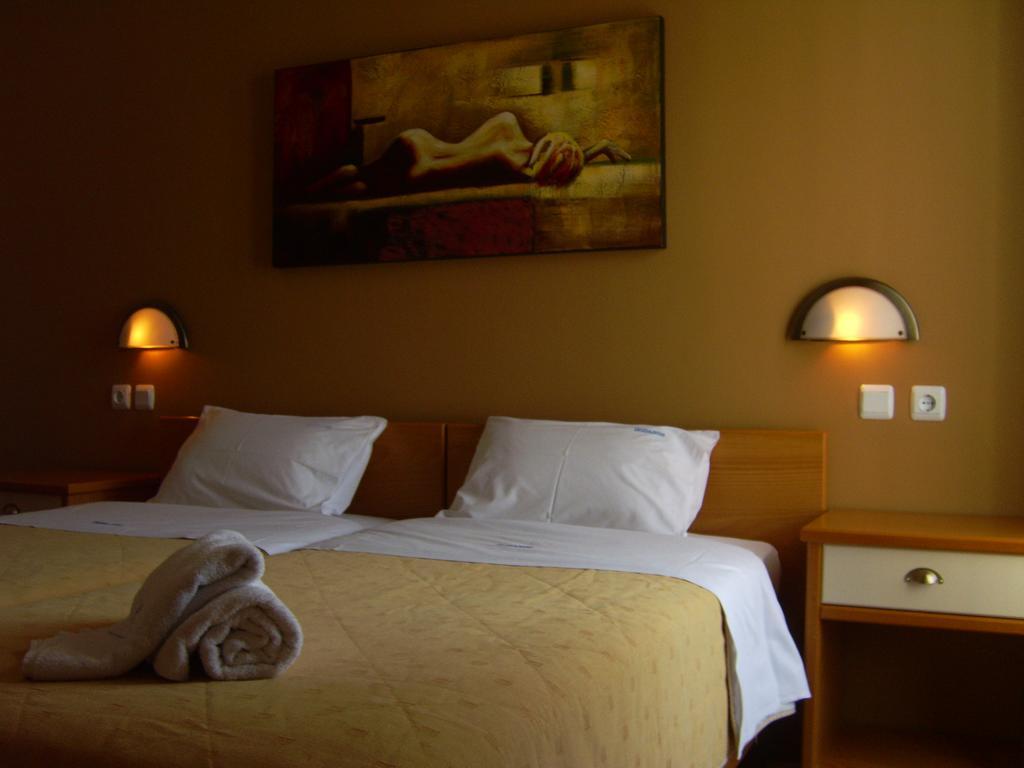 Iridanos Hotell Antikyra Exteriör bild