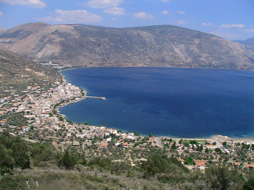 Iridanos Hotell Antikyra Exteriör bild