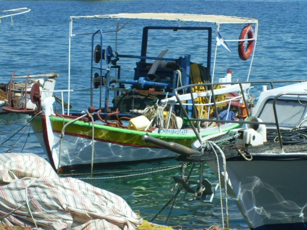 Iridanos Hotell Antikyra Exteriör bild