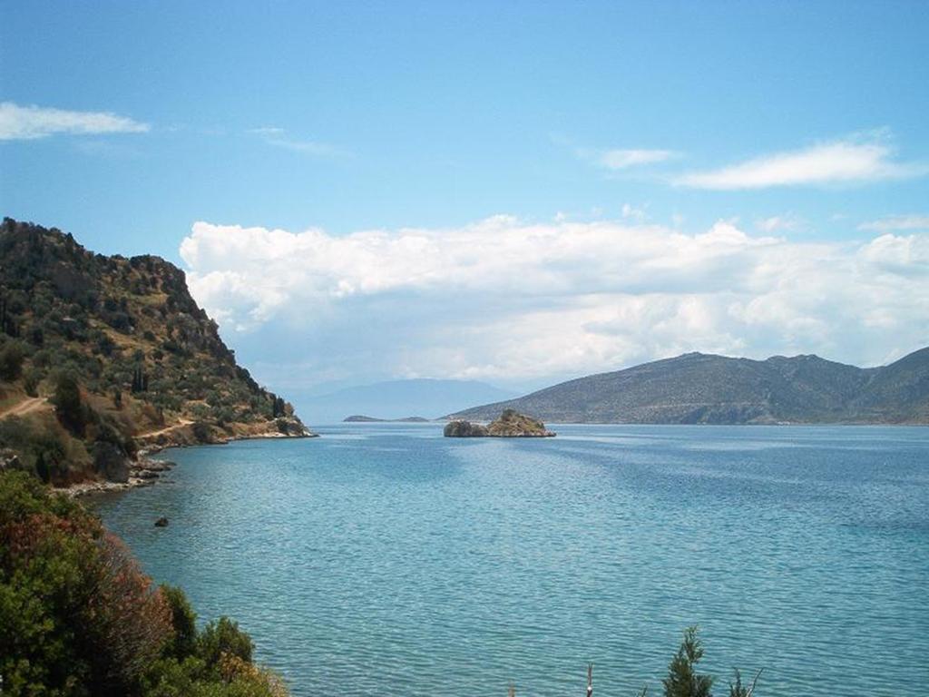 Iridanos Hotell Antikyra Exteriör bild
