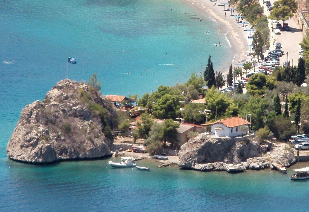 Iridanos Hotell Antikyra Exteriör bild
