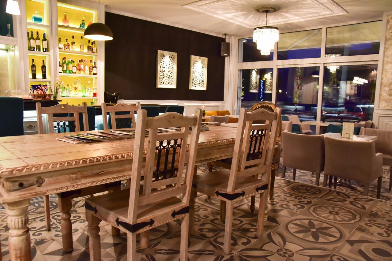 Iridanos Hotell Antikyra Exteriör bild
