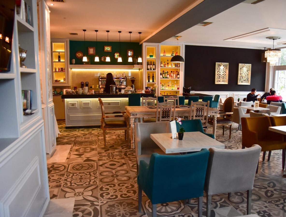 Iridanos Hotell Antikyra Exteriör bild