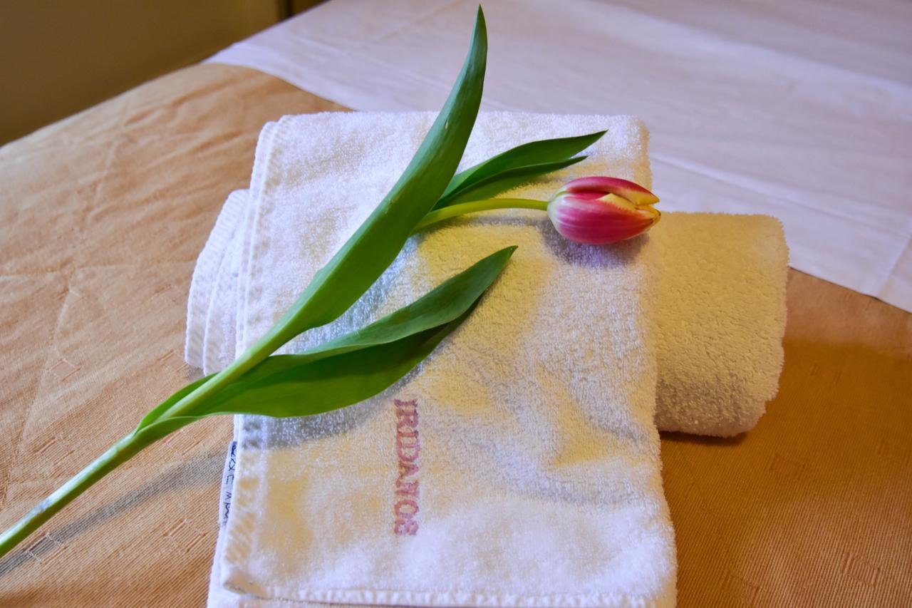 Iridanos Hotell Antikyra Exteriör bild