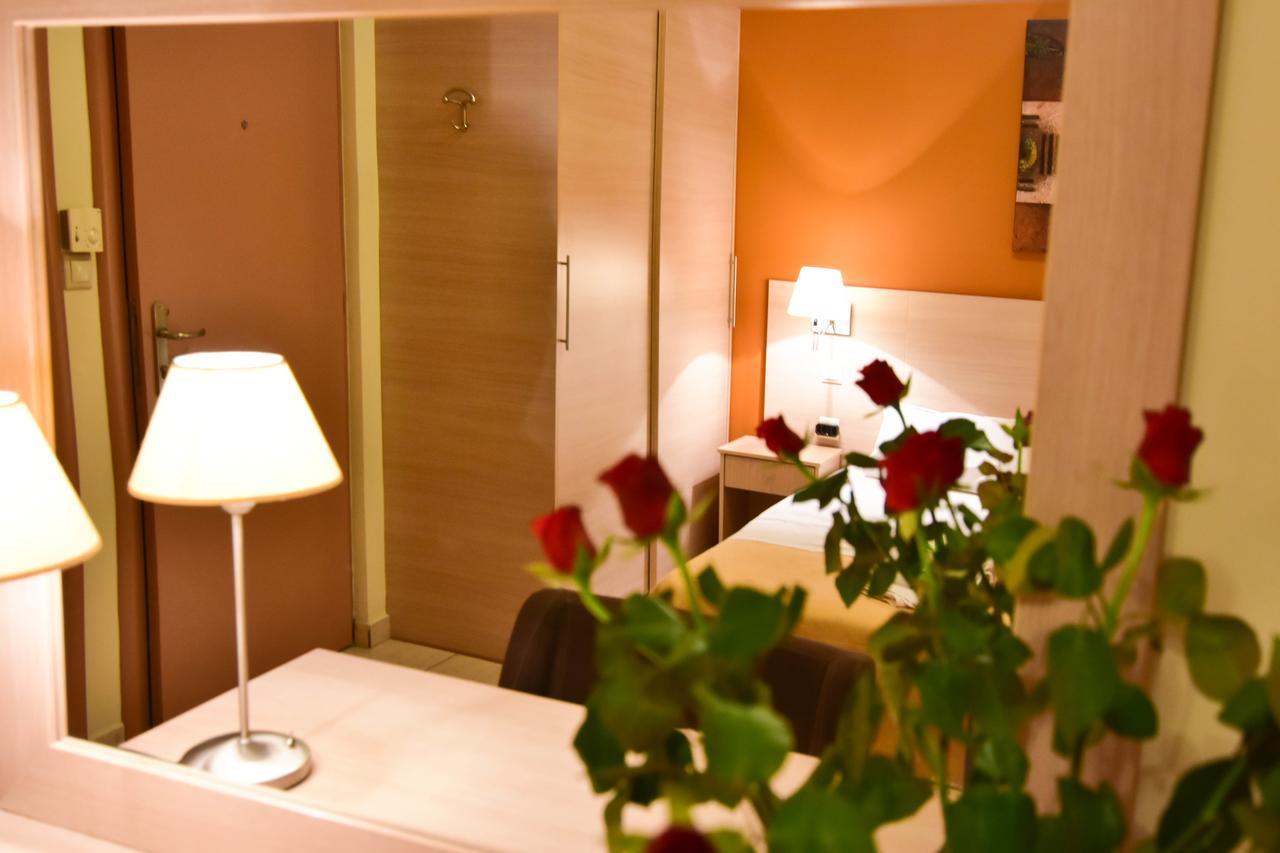 Iridanos Hotell Antikyra Exteriör bild