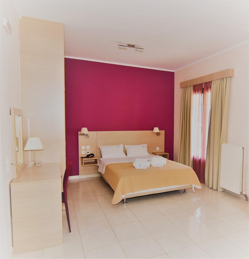 Iridanos Hotell Antikyra Exteriör bild