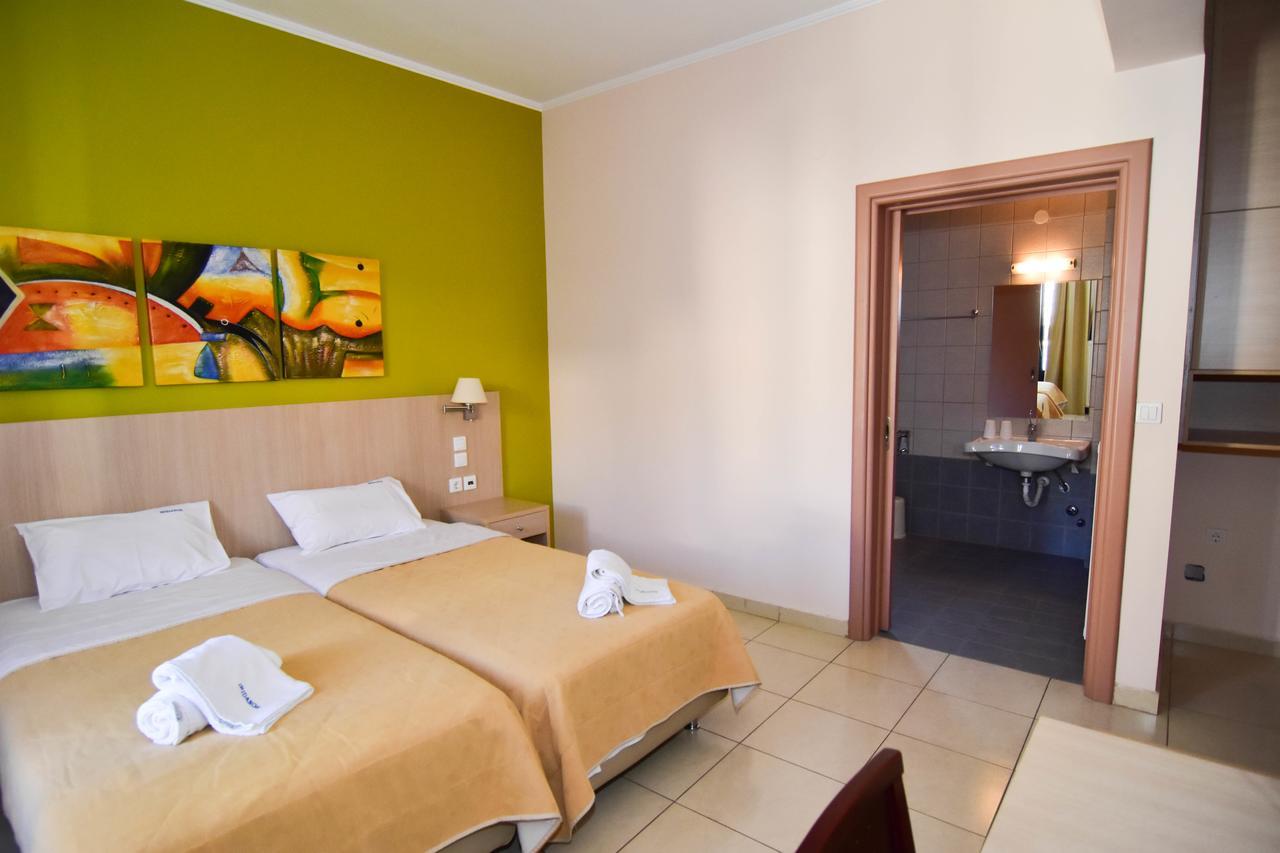Iridanos Hotell Antikyra Exteriör bild