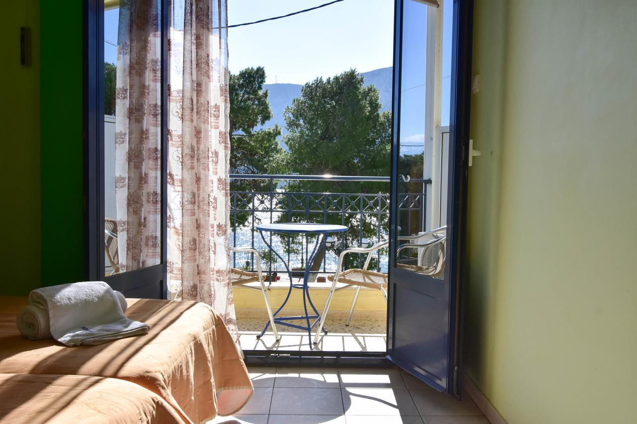 Iridanos Hotell Antikyra Exteriör bild