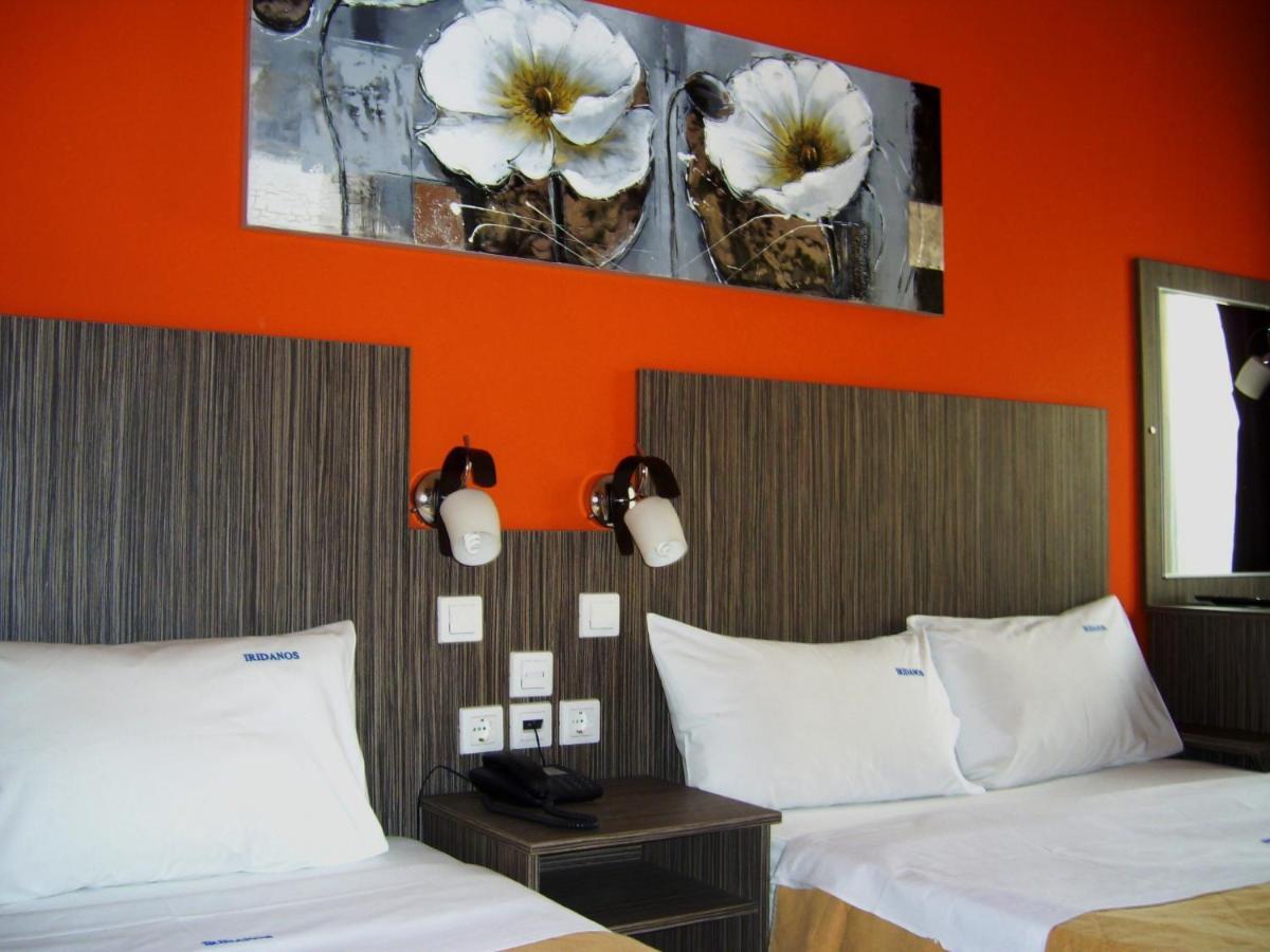 Iridanos Hotell Antikyra Rum bild